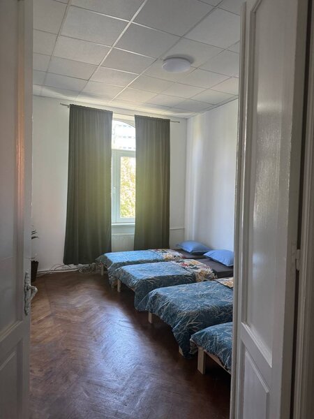 Cismigiu, vizavi parc, ultracentral, 20 locuri pt. muncitori Asia,