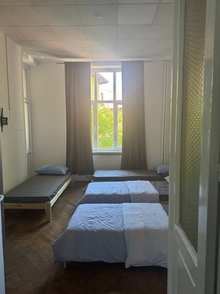 Cismigiu, vizavi parc, ultracentral, 20 locuri pt. muncitori Asia,