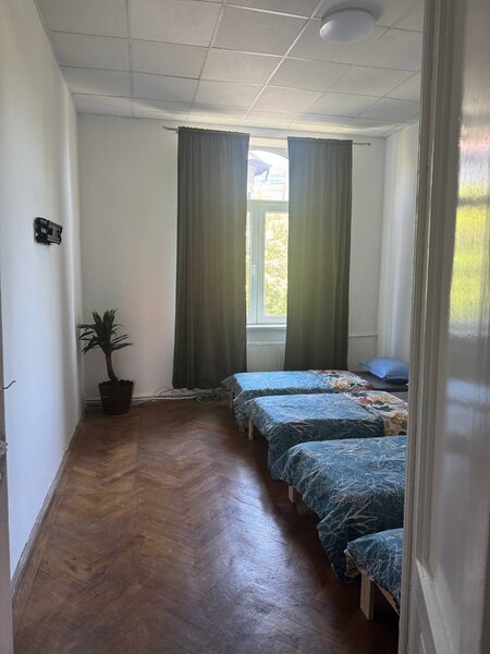 Cismigiu, vizavi parc, ultracentral, 20 locuri pt. muncitori Asia,